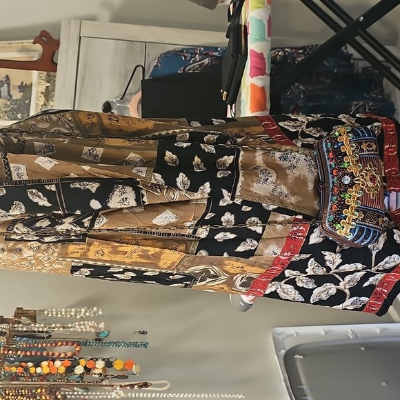 A Classic Mary Frances Mini Beaded Hard Shell Multi-Colored Clutch. - Picture 14 of 14